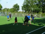 Laatste training S.K.N.W.K. JO10-1 van seizoen 2022-2023 (partijtje tegen de ouders) (69/165)